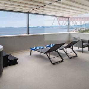 Split - Donja Podstrana nova vila - pogled na more 320 m2