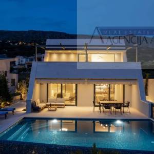 Split - Donja Podstrana nova vila - pogled na more 320 m2