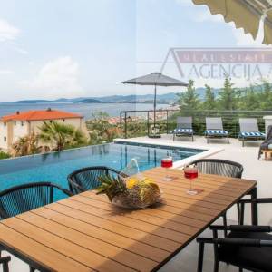 Split - Donja Podstrana nova vila - pogled na more 320 m2