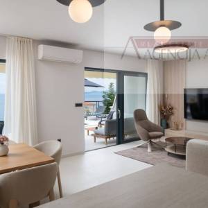 Split - Donja Podstrana nova vila - pogled na more 320 m2