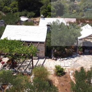 Splitska Stražišće kamene kuće 135 m2 na 5000 m2 TOP PONUDA