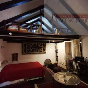 Splitska Stražišće kamene kuće 135 m2 na 5000 m2 TOP PONUDA