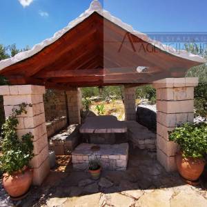 Splitska Stražišće kamene kuće 135 m2 na 5000 m2 TOP PONUDA