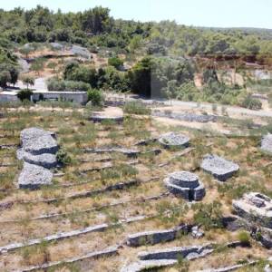 Splitska Stražišće kamene kuće 175 m2 na 20000 m2 TOP PONUDA