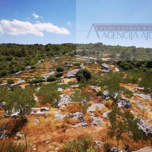 Splitska Stražišće kamene kuće 175 m2 na 20000 m2 TOP PONUDA