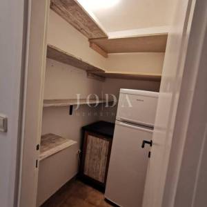 Srdoči potpuno namješten i renoviran stan