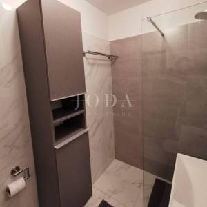 Srdoči potpuno namješten i renoviran stan