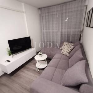 Srdoči potpuno namješten i renoviran stan