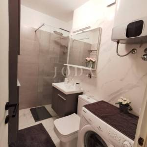 Srdoči potpuno namješten i renoviran stan