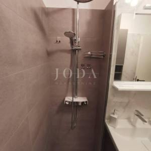 Srdoči potpuno namješten i renoviran stan