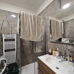 SRDOČI, RIJEKA – Trosobni stan s pogledom na more i garažom