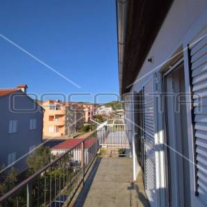 Stan 2s, pogled na more i 2 balkona, Tribunj 
