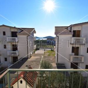 Stan 2s, pogled na more i 2 balkona, Tribunj 
