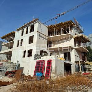 Stan 3S, 87,71 m² s terasom i vrtom na povišenoj lokaciji, Makarska