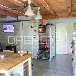 Stan s vrtom i garažom prenamijenjenom u stambeni prostor