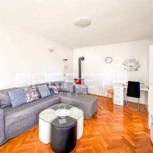 Stan s vrtom i garažom prenamijenjenom u stambeni prostor