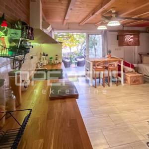 Stan s vrtom i garažom prenamijenjenom u stambeni prostor