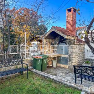 Stan s vrtom i garažom prenamijenjenom u stambeni prostor