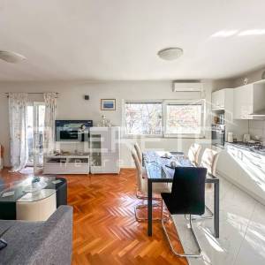 Stan s vrtom i garažom prenamijenjenom u stambeni prostor