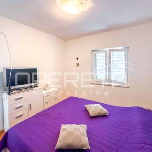 Stan s vrtom i garažom prenamijenjenom u stambeni prostor