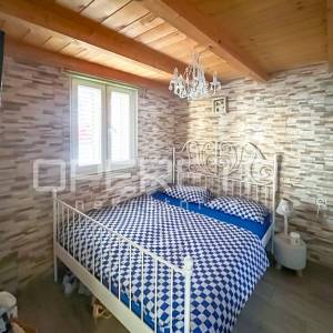 Stan s vrtom i garažom prenamijenjenom u stambeni prostor