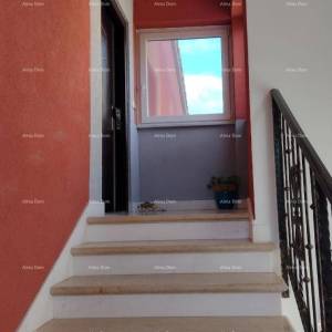 Stan, Valbandon, s 2 parkinga i dvorištem.