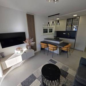 Stara Novalja: apartman, 66.80 m2, visoko prizemlje, drugi red do mora!