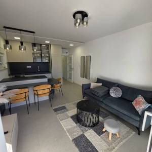 Stara Novalja: apartman, 66.80 m2, visoko prizemlje, drugi red do mora!