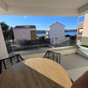 Stara Novalja: apartman, 66.80 m2, visoko prizemlje, drugi red do mora!