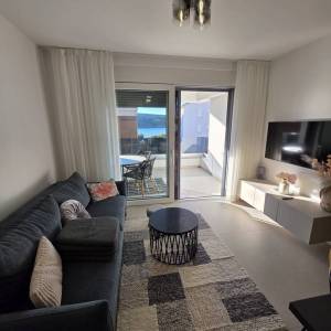 Stara Novalja: apartman, 66.80 m2, visoko prizemlje, drugi red do mora!