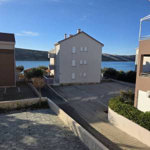 Stara Novalja: apartman, 66.80 m2, visoko prizemlje, drugi red do mora!