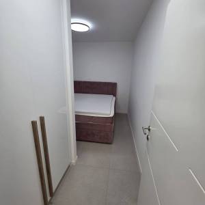 Stara Novalja: apartman, 66.80 m2, visoko prizemlje, drugi red do mora!