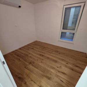 Stara Novalja: apartman, visoko prizemlje, 74.14m2, drugi red do mora!