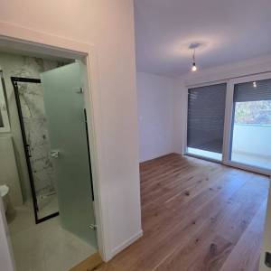 Stara Novalja: apartman, visoko prizemlje, 74.14m2, drugi red do mora!