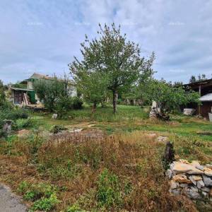 Stare ruševne kuće na velikom terenu od 6880 m2.