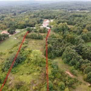 Stare ruševne kuće na velikom terenu od 6880 m2.