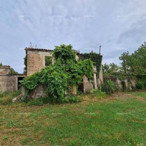 Stare ruševne kuće na velikom terenu od 6880 m2.