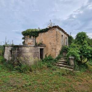 Stare ruševne kuće na velikom terenu od 6880 m2.