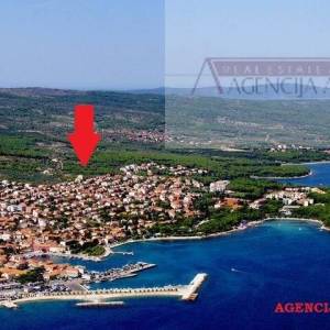 Supetar 877 m2 građevinsko zemljište za 11 stanova blizina mora