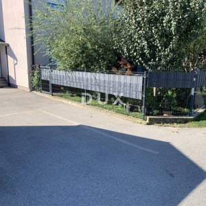 SVETA NEDELJA, ŽITARKA - Trosoban stan sa terasom i vrtom