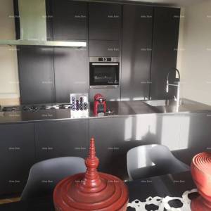 Top lokacija! Dvoetažni penthouse s parkirnim mjestom i pogledom na more, Umag!