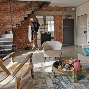 Top lokacija! Dvoetažni penthouse s parkirnim mjestom i pogledom na more, Umag!