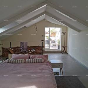 Top lokacija! Dvoetažni penthouse s parkirnim mjestom i pogledom na more, Umag!