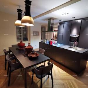 Top lokacija! Dvoetažni penthouse s parkirnim mjestom i pogledom na more, Umag!