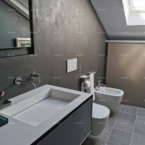 Top lokacija! Dvoetažni penthouse s parkirnim mjestom i pogledom na more, Umag!