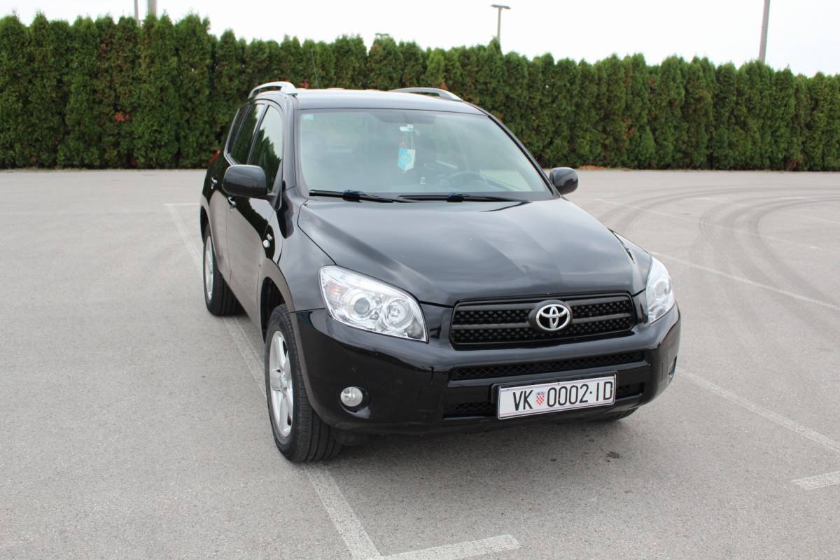 TOYOTA RAV 4
