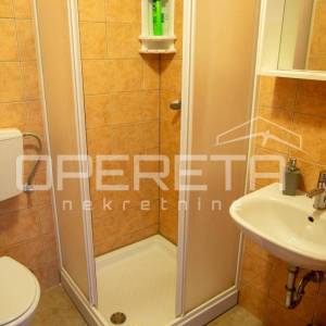 Tradicionalna kamena kuća s dva apartmana.