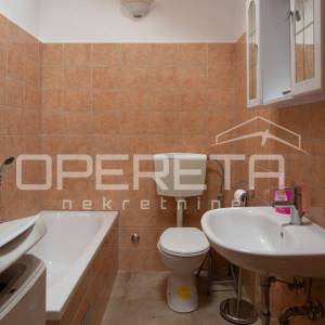 Tradicionalna kamena kuća s dva apartmana.