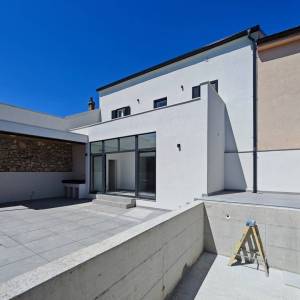 TRIBALJ- Renovirana kuća s bazenom