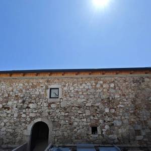 TRIBALJ- Renovirana kuća s bazenom